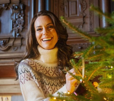 Kulik Harga Busana Natal Kate Middleton Yuk, Tampilannya Serba Putih