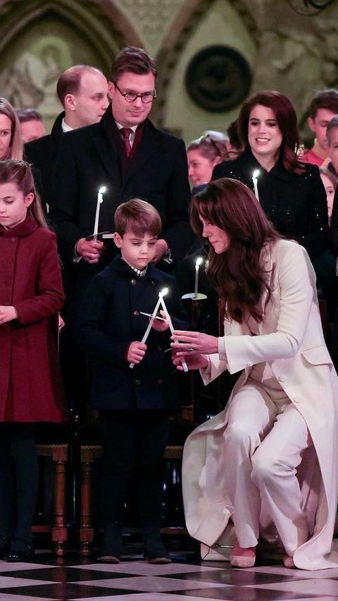 Kulik Harga Busana Natal Kate Middleton Yuk, Tampilannya Serba Putih