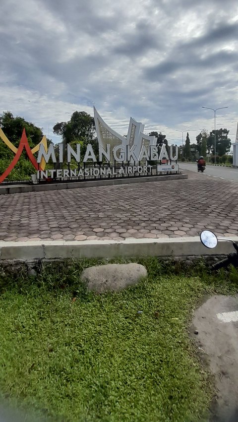 Bandara Minangkabau Tutup akibat Erupsi Gunung Marapi<br>