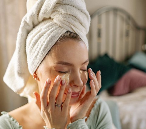 Postpone the Appearance of Under Eye Wrinkles with 5 Homemade Natural Masks