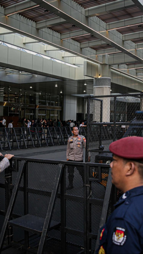 FOTO: Suasana Pengamanan Ketat di Lokasi Debat Kedua Cawapres di Senayan