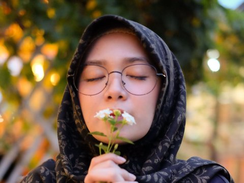 3 Tutorial Hijab Segi Empat Menutup Dada, Praktis untuk Si Sibuk