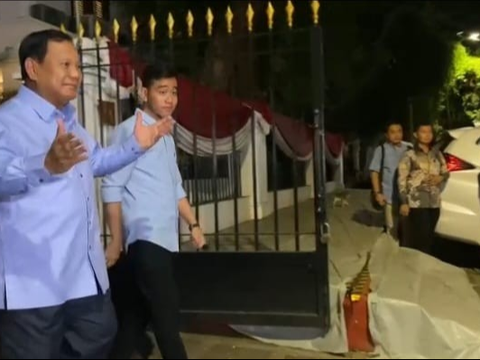 Joget 'Gemoy' Prabowo Antarkan Gibran Debat Cawapres