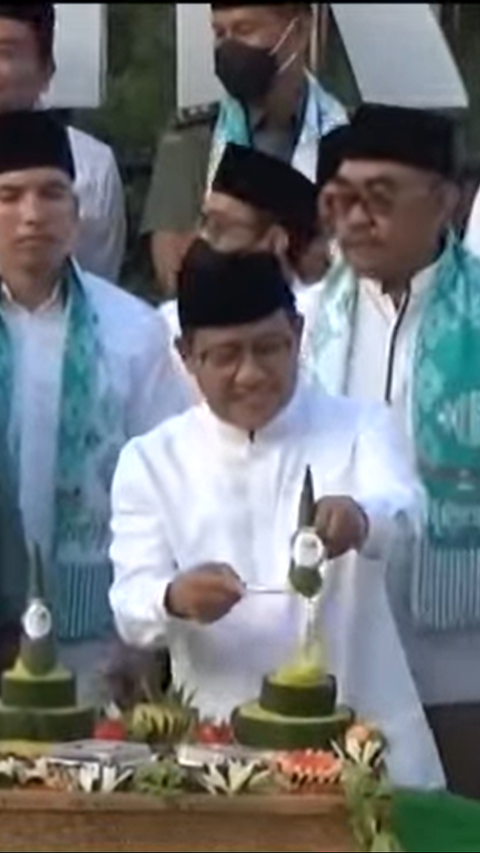 Foto-Foto Cak Imin Potong Tumpeng di IKN, Disebut Gibran Tidak Konsisten