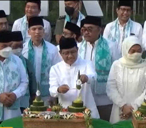 Foto-Foto Cak Imin Potong Tumpeng di IKN, Disebut Gibran Tidak Konsisten