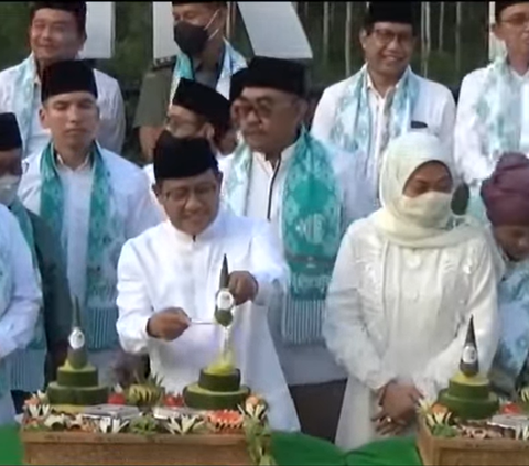 Foto-Foto Cak Imin Potong Tumpeng di IKN, Disebut Gibran Tidak Konsisten