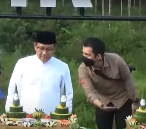 Foto-Foto Cak Imin Potong Tumpeng di IKN, Disebut Gibran Tidak Konsisten