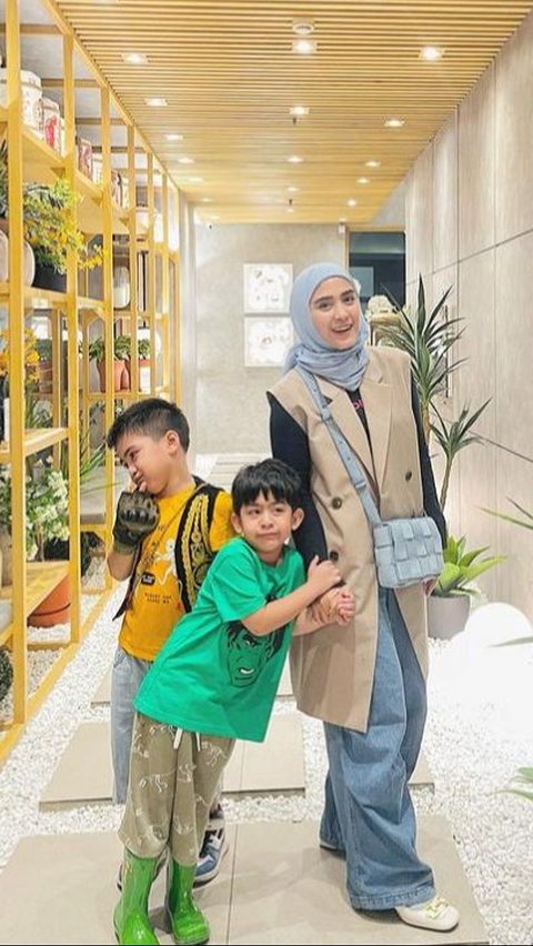 3. Anak-anak April Jasmine dan Ustaz Solmed