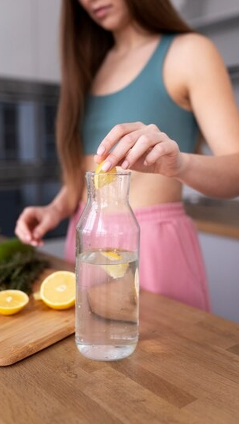 4 Resep Infused Water, Pilihan Sehat yang Mudah dan Menyegarkan