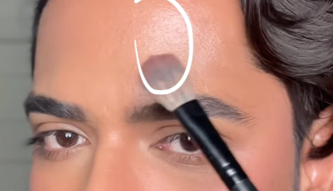 Apply Highlighter to the Face Area that Reflects Light