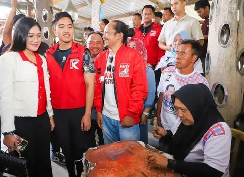 Potret Selvi Ananda dan Erina Gudono saat Blusukan Dampingi Suami ikut Kampanye