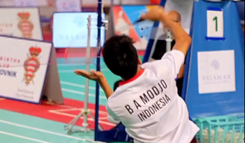 <em>Badminton Athlete</em>