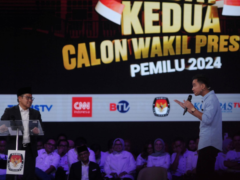 FOTO: Momen Akrab Cak Imin, Gibran dan Mahfud MD Gandengan Tangan Setelah Saling Singgung di Debat Cawapres 2024