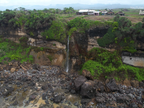 Menikmati Keindahan Pantai Rancabuaya di Garut, Bisa Lihat Hamparan Samudera dari Atas Tebing