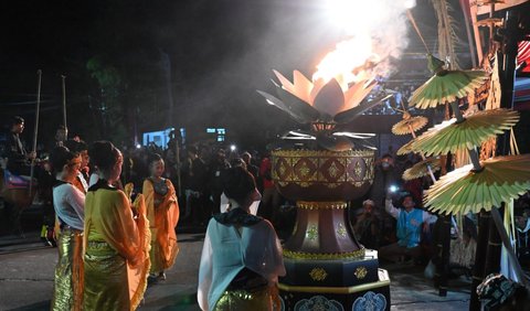 Megahnya tradisi Damar Sewu