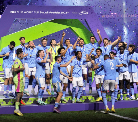 FOTO: Momen Manchester City Raih Juara Dunia Antarklub 2023 Diwarnai Perkelahian Kyle Walker dan Felipe Melo