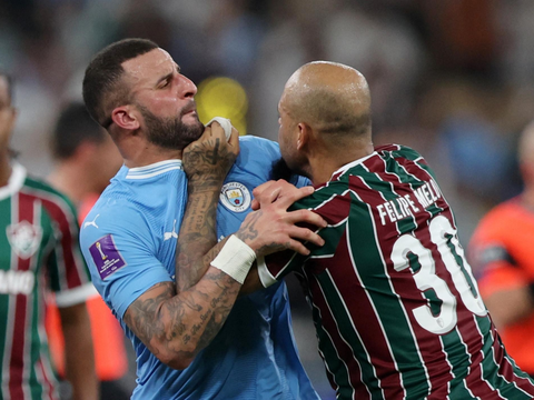 FOTO: Momen Manchester City Raih Juara Dunia Antarklub 2023 Diwarnai Perkelahian Kyle Walker dan Felipe Melo