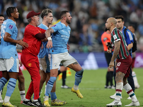 FOTO: Momen Manchester City Raih Juara Dunia Antarklub 2023 Diwarnai Perkelahian Kyle Walker dan Felipe Melo