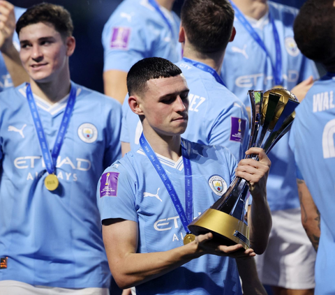 FOTO: Momen Manchester City Raih Juara Dunia Antarklub 2023 Diwarnai Perkelahian Kyle Walker dan Felipe Melo