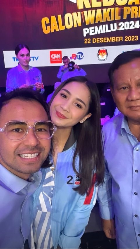 Raffi Ahmad dan Nagita Slavina hadir di acara Debat Cawapres 2024. Ia memberikan dukungan ke Prabowo dan Gibran. Bahkan pasangan ini ikut tampil saat paslon nomor 2 melakukan konferensi pers. 