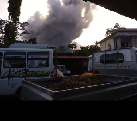 Gunung Lewotobi di Flores Timur Erupsi, Warga Was-was Sambut Natal