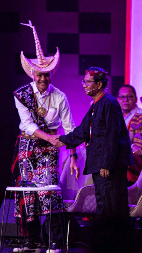 Ganjar Sindir Gaya Gibran Tiru Jokowi: Namanya Juga Anaknya