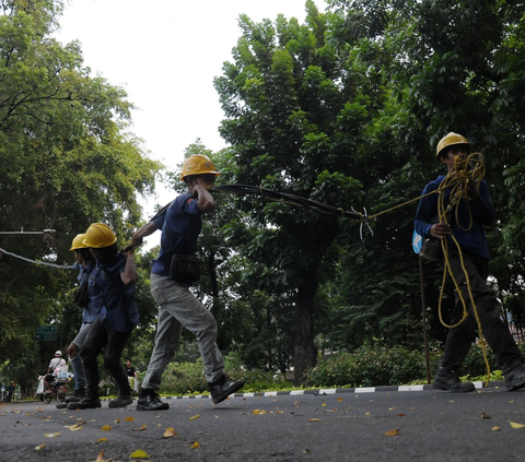 FOTO: Tersedia 50.910 MW, PLN Pastikan Pasokan Listrik Aman Selama Natal dan Tahun Baru 2024