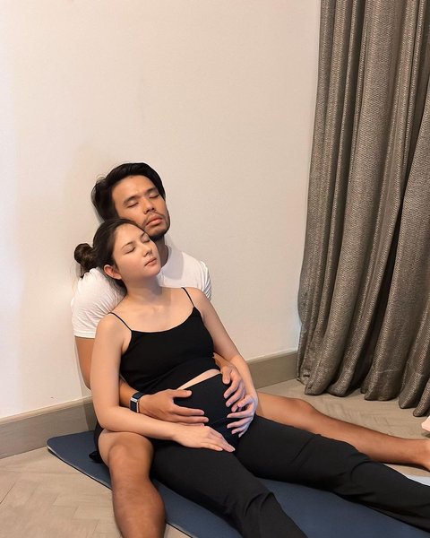 Cantiknya Bumil Jessica Mila Ikut Kelas Prenatal Yoga Ditemani Yakup Hasibuan, So Sweet!