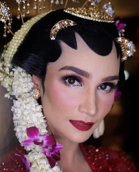 Potret Cantik Ilmira Usmanova Istri Teuku Zacky, Model asal Uzbekistan yang Jago Beladiri