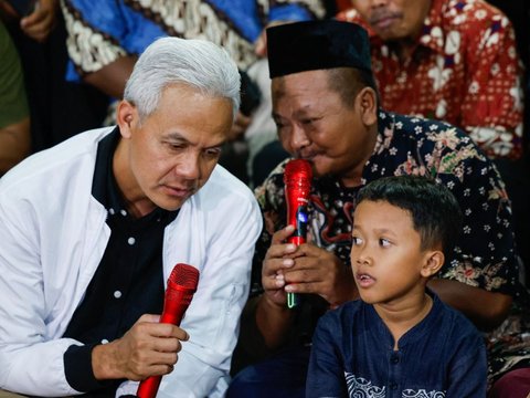 Momen Ganjar Bermalam di Rumah Anak Lulusan SMKN Jateng