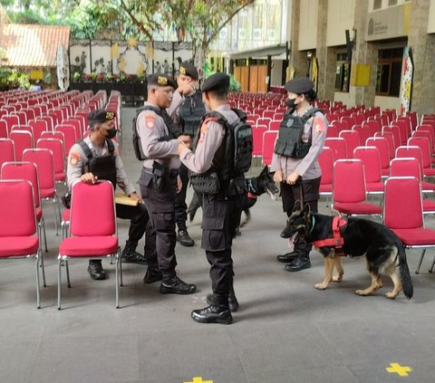 Sterilisasi Gereja Katedral Jakarta Jelang Misa Malam Natal, Tim Penjinak Bom dan Anjing Pelacak Diterjunkan