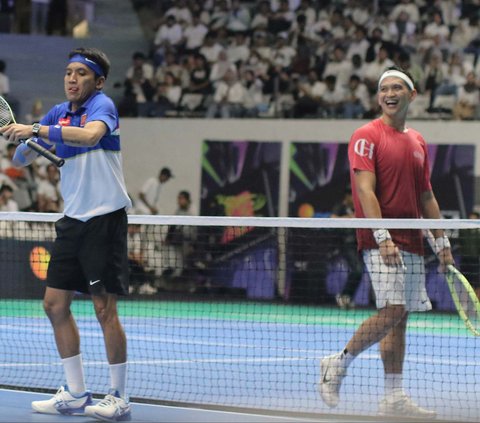 FOTO: Momen Manis Desta Usai Tekuk Rezky Adhitya dalam Pertandingan Tenis di Sport Party: Clash of Celebrity