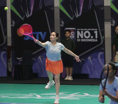 FOTO: Aksi Luna Maya-Gege Ellisa vs Nagita Slavina-Yura Yunita dalam Pertandingan Tenis Sport Party: Clash of Celebrity