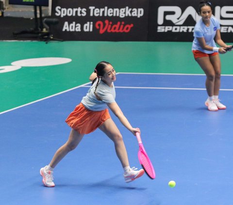 FOTO: Aksi Luna Maya-Gege Ellisa vs Nagita Slavina-Yura Yunita dalam Pertandingan Tenis Sport Party: Clash of Celebrity