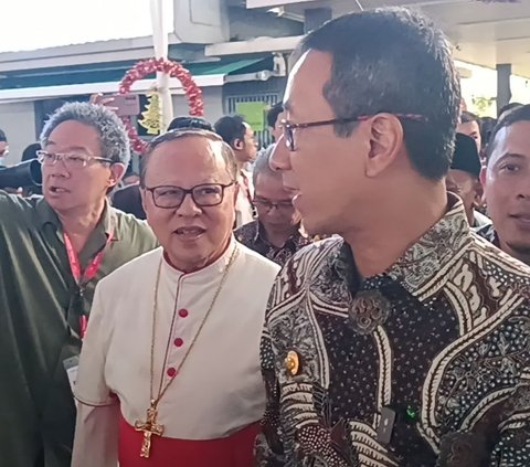 Tinjau Gereja Katedral, Heru Budi Ucapkan Selamat Natal Pakai Pantun