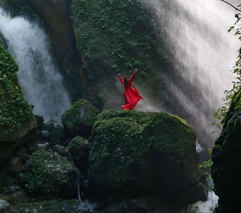 FOTO: Pesona Curug Walet yang Tersembunyi di Kaki Gunung Salak Bogor, Cantiknya Sungguh Menawan