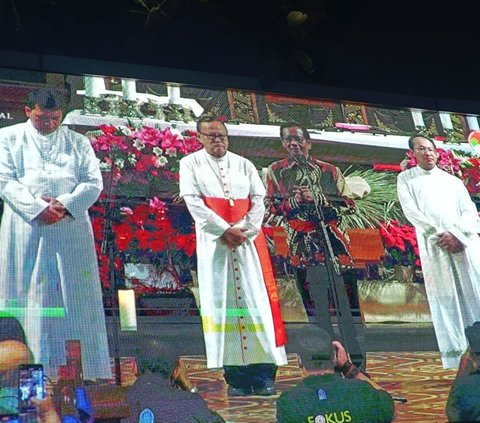 Kunjungi Gereja Katedral, Mahfud MD Berharap Natal Memberi Berkah Bagi Indonesia