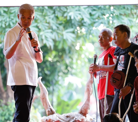 Calon Presiden Ganjar Pranowo berdialog dengan anak muda, kelompok perempuan, dan kelompok disabilitas di Karanganyar, Jawa Tengah. 