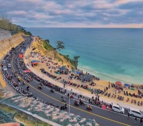 Pria Ini Bagikan Pemandangan Indah Pantai Sine dari Tepi Jalan, Videonya Viral Curi Perhatian