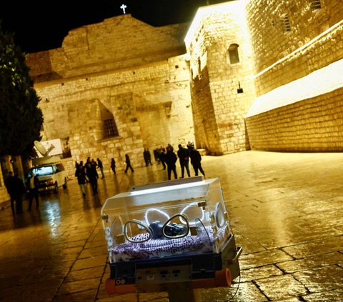 FOTO: Penampakan Bayi Yesus dalam Inkubator di Betlehem, Penghormatan untuk Anak-Anak Gaza