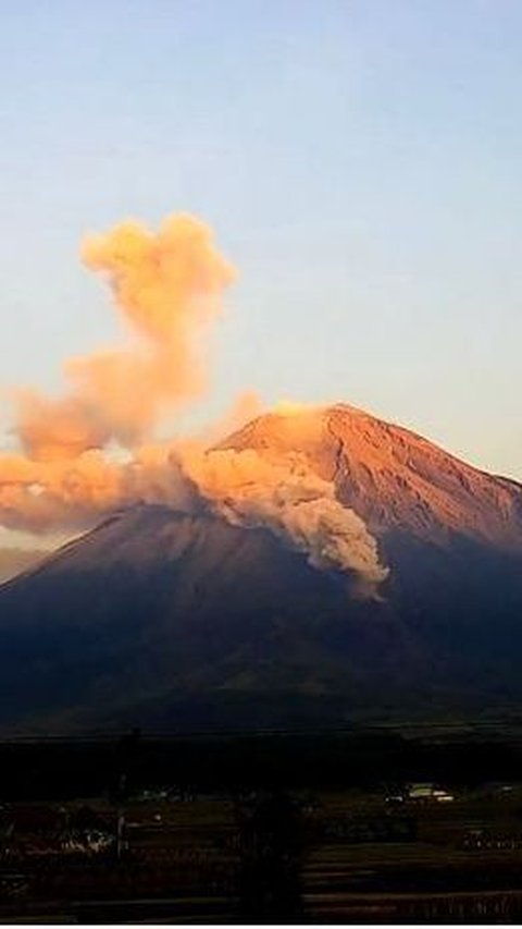 Gunung Semeru dan Marapi Erupsi Lagi, Masyarakat Diminta Waspada