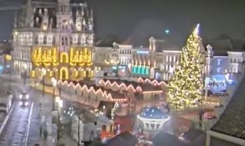 Pohon Natal Setinggi 20 Meter Ambruk di Belgia, Satu Orang Tewas Tertimpa