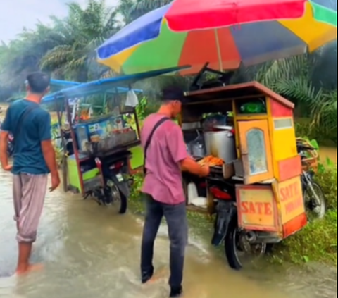 Cuma di Indonesia Lokasi Banjir Jadi Tempat Wisata, Banyak Pengunjung hingga Pedagang Kaki Lima