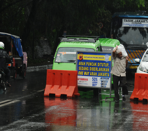 Jalur Puncak Bogor Kembali Normal Dua Arah Setelah Diberlakukan One Way Selama 8,5 Jam