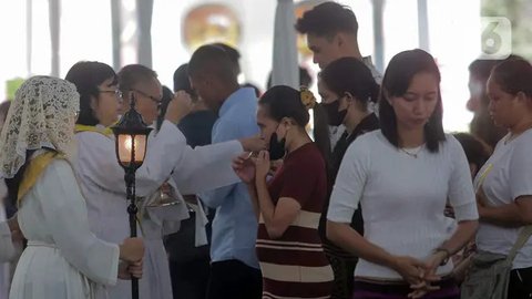 FOTO: Suasana Misa Natal 2023 di Gereja Katedral Jakarta Berlangsung Khidmat