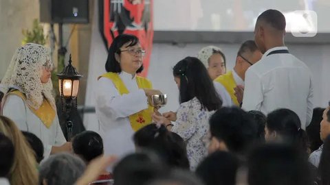 FOTO: Suasana Misa Natal 2023 di Gereja Katedral Jakarta Berlangsung Khidmat
