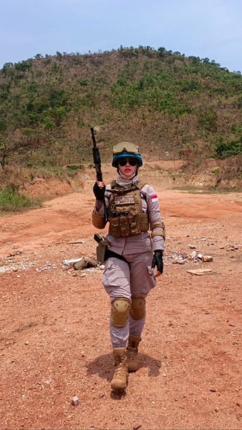 Iis menjadi salah satu anggota Polri yang tergabung dalam Pasukan Perdamaian PBB di Bangui, Afrika Tengah. <br>