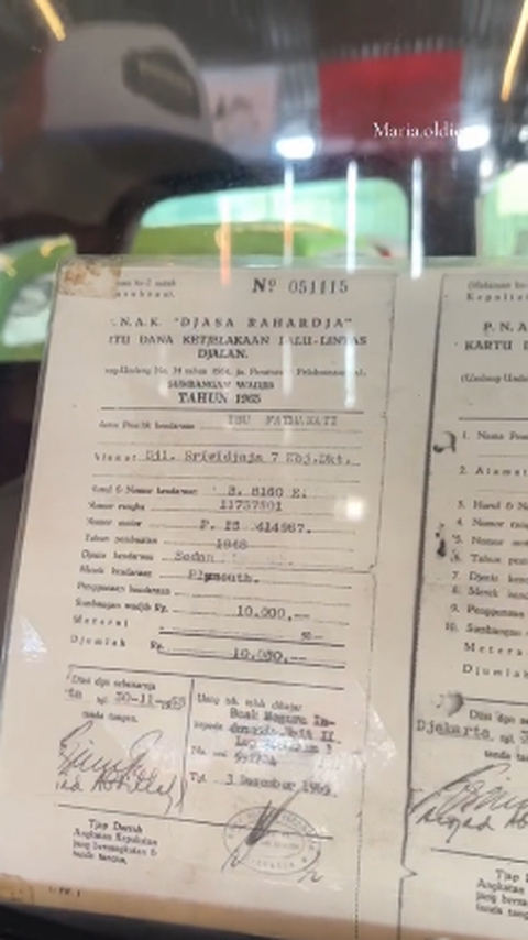 Bahkan menariknya, BPKB atau surat asli mobil istri Soekarno tersebut masih tersimpan rapi. <br>