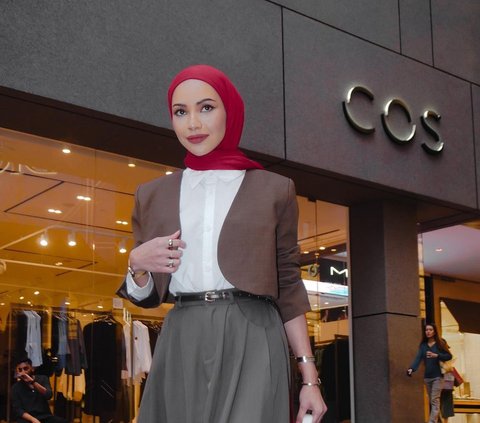 Mix and Match Outfit Formal dengan Hijab Merah ala Selebgram Malaysia