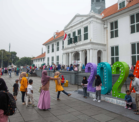 Hari libur Natal 2023 dan Tahun Baru 2024 dimanfaatkan warga ibu kota dan sekitarnya untuk menghabiskan waktunya untuk bersantai dan berlibur di sejumlah tempat wisata di Jakarta.<br>